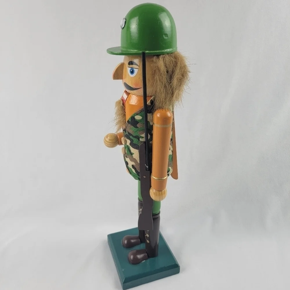 Wooden camouflage nutcracker with a rifle‎